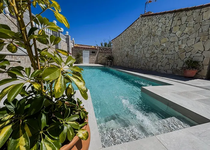 Villa Rosal- Solo familias y parejas
